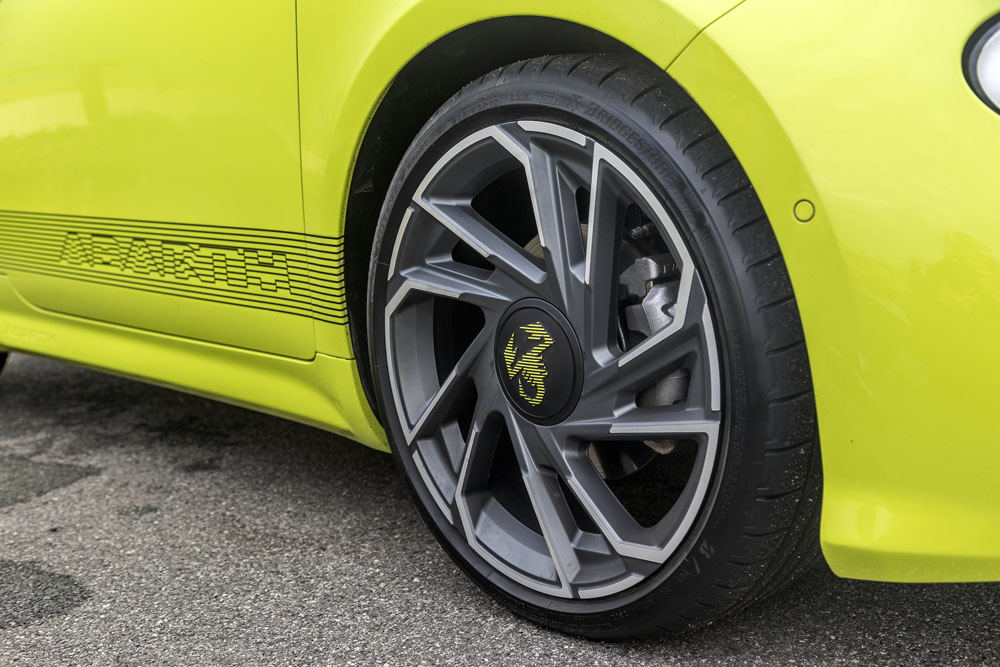 New Abarth 500e 25 Motor16