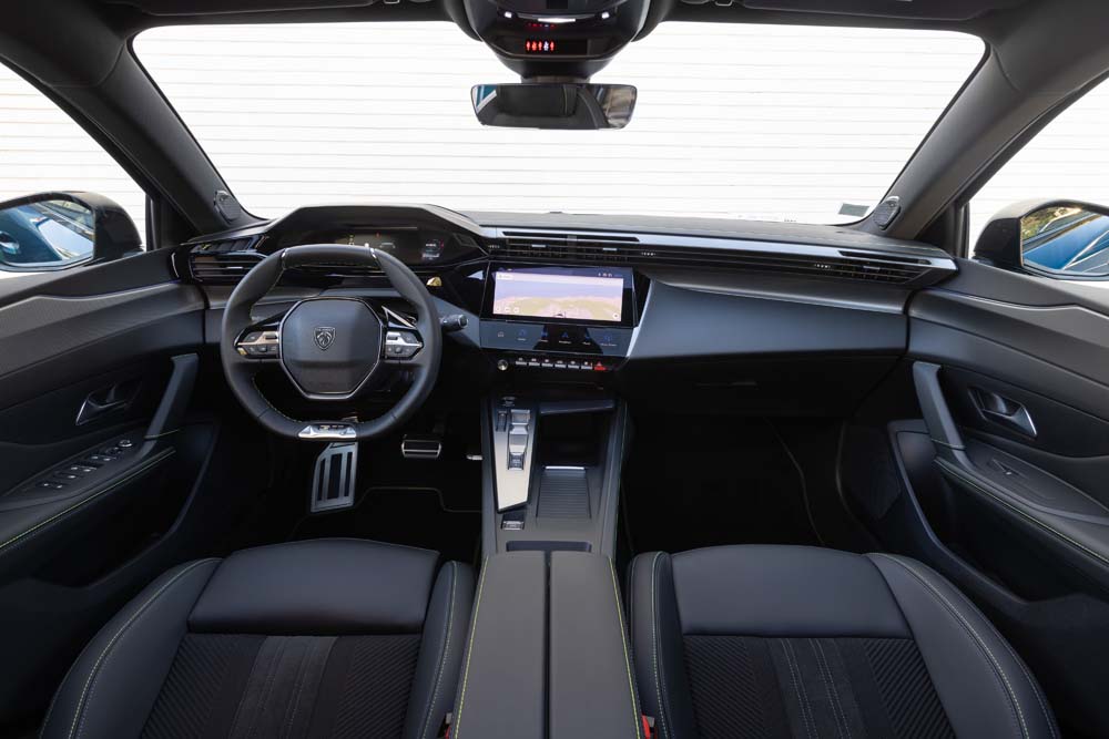 Peugeot 408.