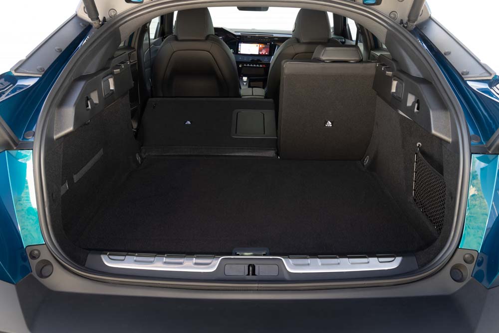 Maletero del Peugeot 408.
