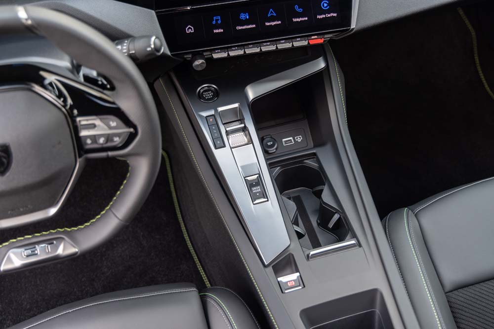 Peugeot 408.