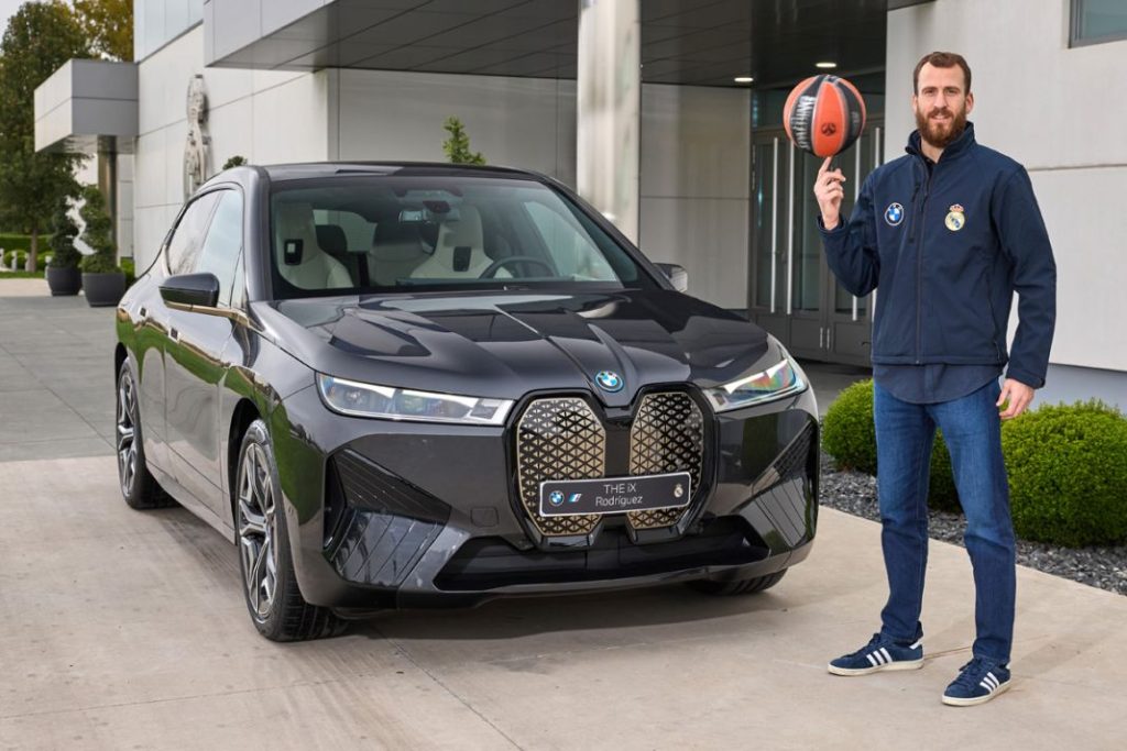 Los nuevos coches del Real Madrid: todos BMW 100% eléctricos 19 Motor16 Rodriguez1BMW Real Madrid Motor16