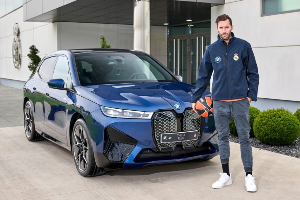 Los nuevos coches del Real Madrid: todos BMW 100% eléctricos 20 Motor16 Rudy1BMW Real Madrid Motor16