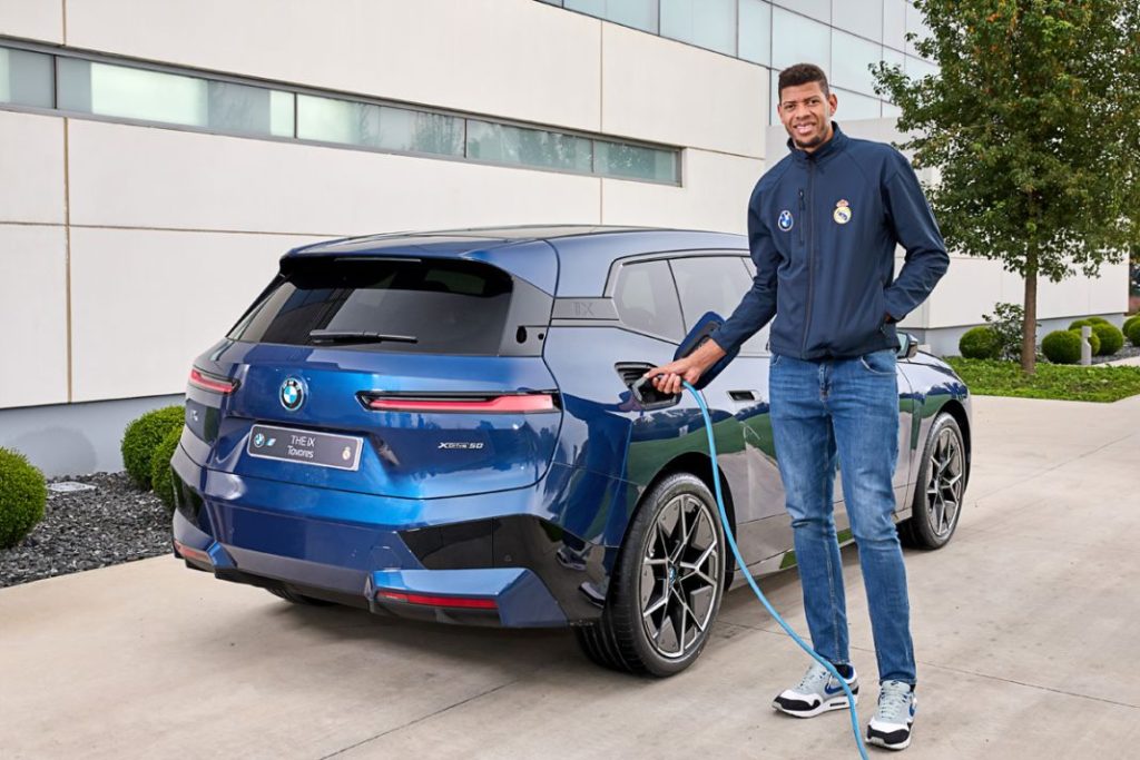 Los nuevos coches del Real Madrid: todos BMW 100% eléctricos 21 Motor16 TavaresBMW Real Madrid Motor16