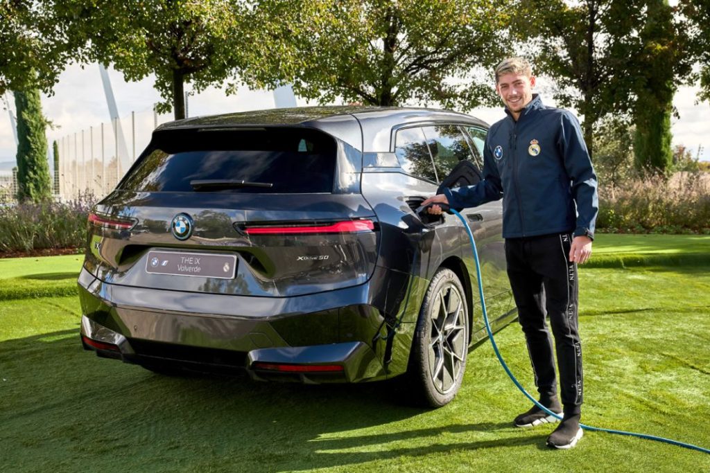 Los nuevos coches del Real Madrid: todos BMW 100% eléctricos 22 Motor16 ValverdeBMW Real Madrid Motor16