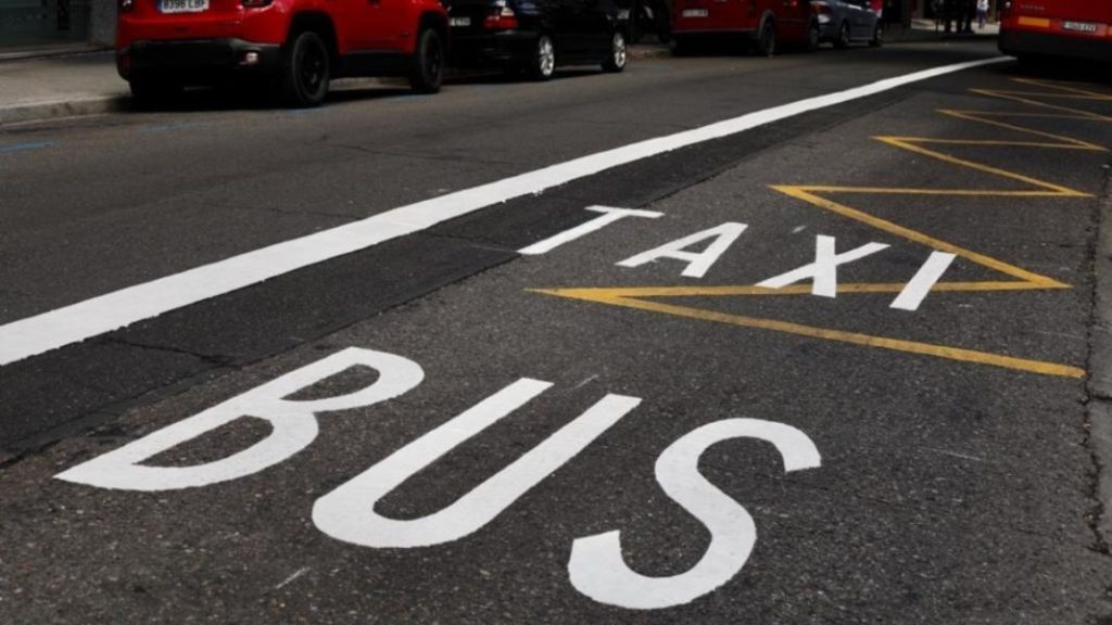¿Pueden las motos circular por el carril bus? 13 Motor16 circulación
