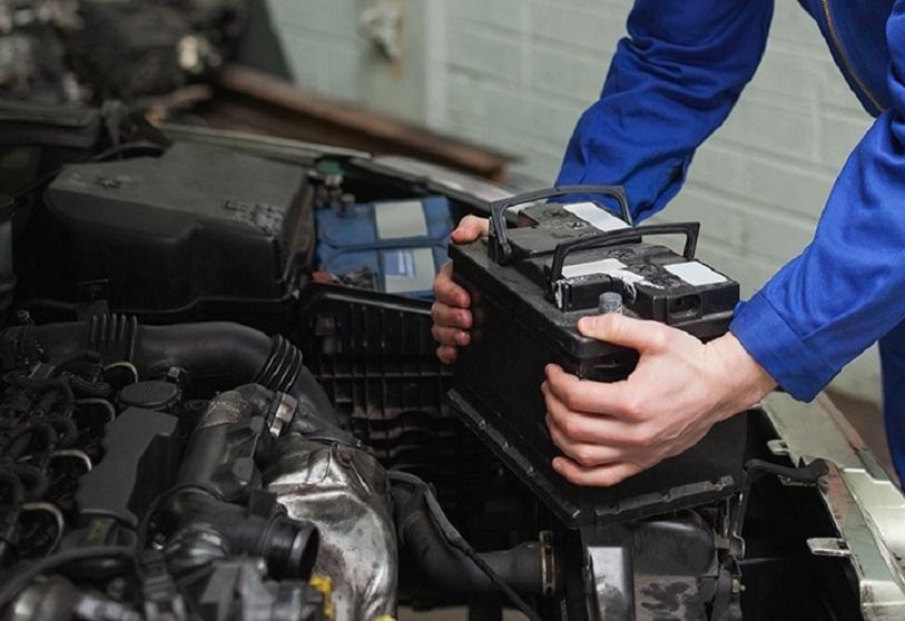 Lo que debes revisar en tu coche cuando llega el frío. Si es que quieres llegar a tu destino 2 Motor16 cambio bateria coche Motor16