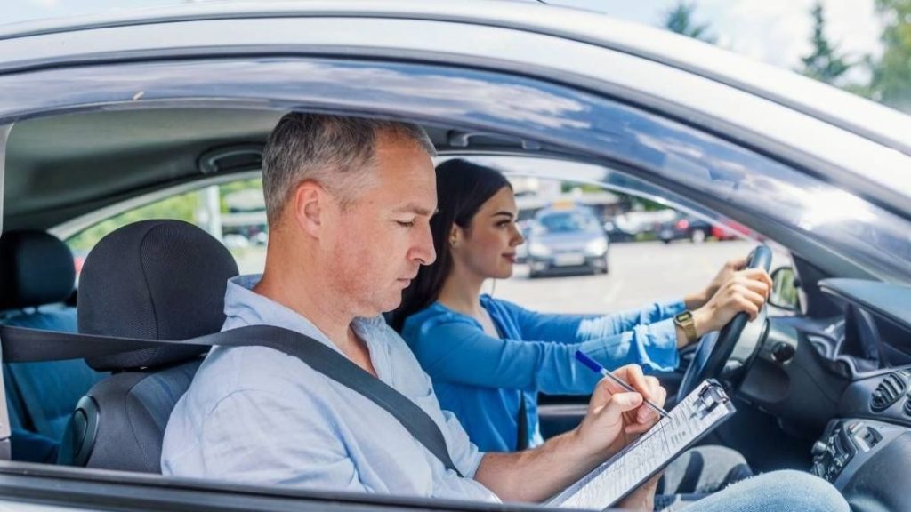Las autoescuelas se pronuncian sobre el nuevo carné de conducir para jóvenes 1 Motor16 carnet carnet 1 Motor16