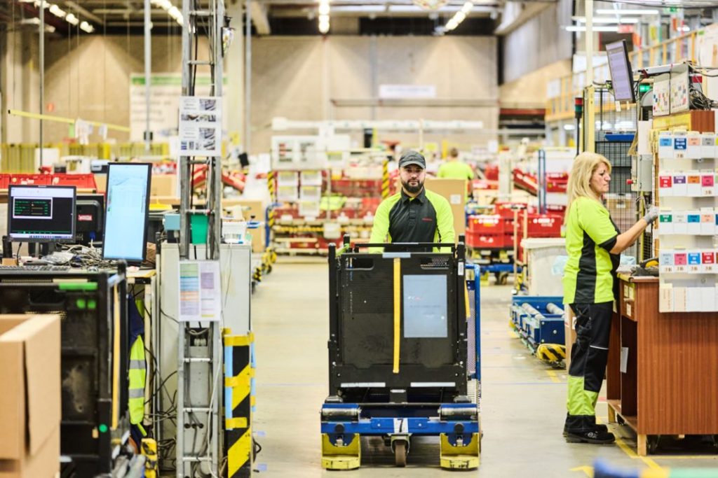 Toyota: 30 aniversario del centro europeo de componentes y 60 millones de piezas cada año 1 Motor16 El centro de Toyota en Bélgica ha pasado de 80 a 1.100 empleados