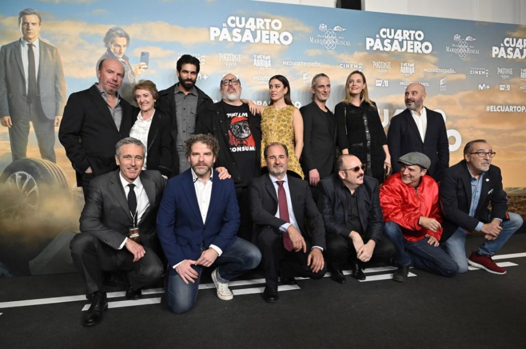 Volvo XC60: el coche que comparten Blanca Suárez, Alberto San Juan, Ernesto Alterio y Rubén Cortada 8 Motor16 el cuarto pasajero1 Motor16