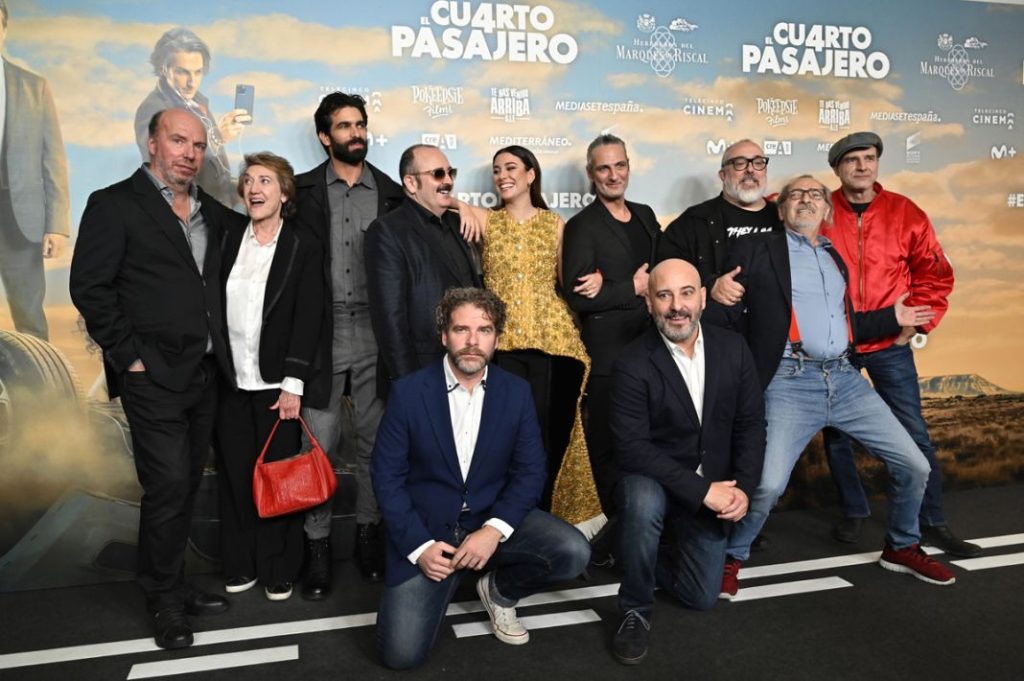 Volvo XC60: el coche que comparten Blanca Suárez, Alberto San Juan, Ernesto Alterio y Rubén Cortada 9 Motor16 el cuarto pasajero2 Motor16
