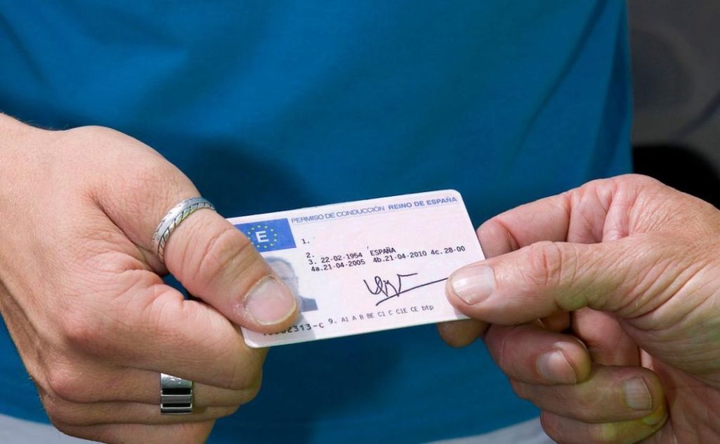 ¿Cómo puedo recuperar dos puntos del carnet de conducir? 79 Motor16 coche