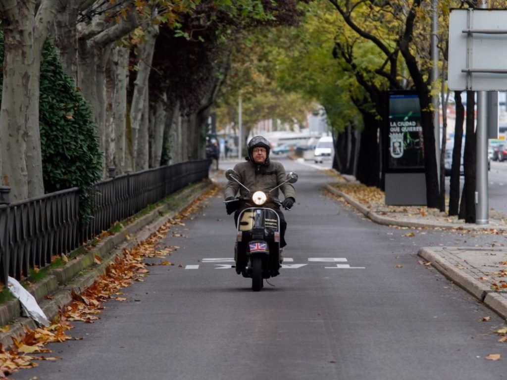 ¿Pueden las motos circular por el carril bus? 12 Motor16 circular