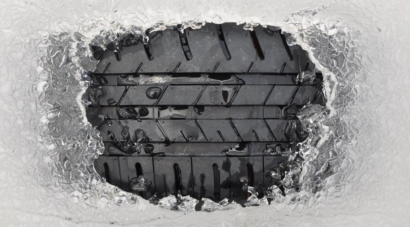 Hielo negro, el peligro invisible del que avisa la DGT 57 Motor16 oscuro