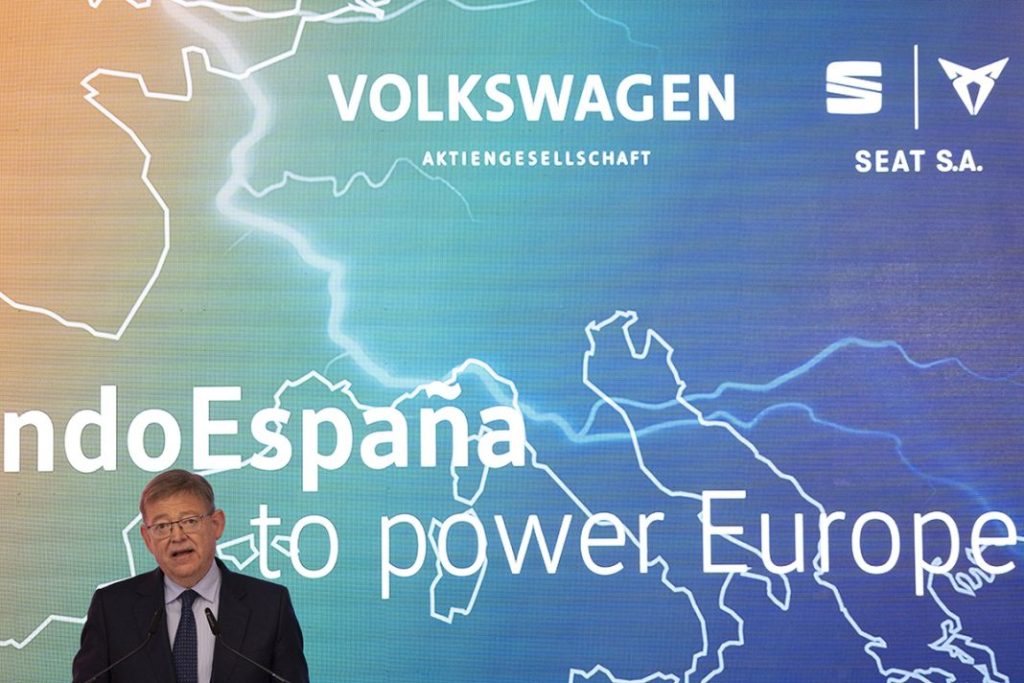 Gigafactoría de Sagunto: 4.500 millones de euros de inversión y más de 13.000 empleos en 3 años 2 Motor16 president generalitat ximo puig firma representantes powerco grupo Motor16