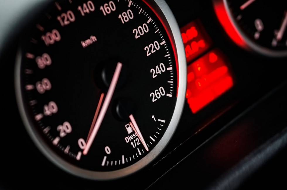 Estas son las 10 infracciones de tráfico que debes evitar si no quieres perder tu carnet de conducir 1 Motor16 velocidad Motor16