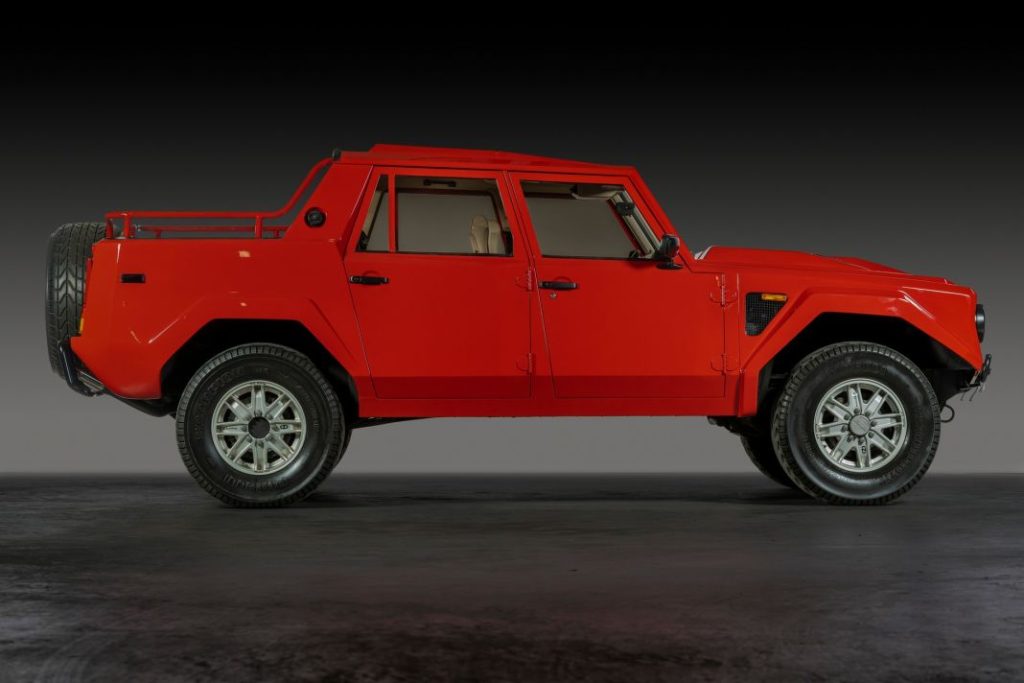 Este inmaculado Lamborghini LM002 busca nuevo hogar 5 Motor16 1986 Lamborghini LM002 3 Motor16