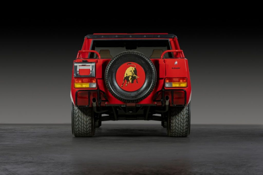 Este inmaculado Lamborghini LM002 busca nuevo hogar 7 Motor16 1986 Lamborghini LM002 5 Motor16