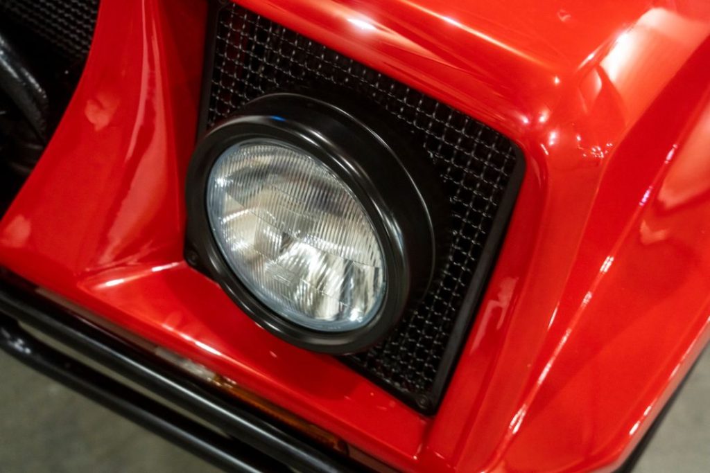 Este inmaculado Lamborghini LM002 busca nuevo hogar 11 Motor16 1986 Lamborghini LM002 9 Motor16