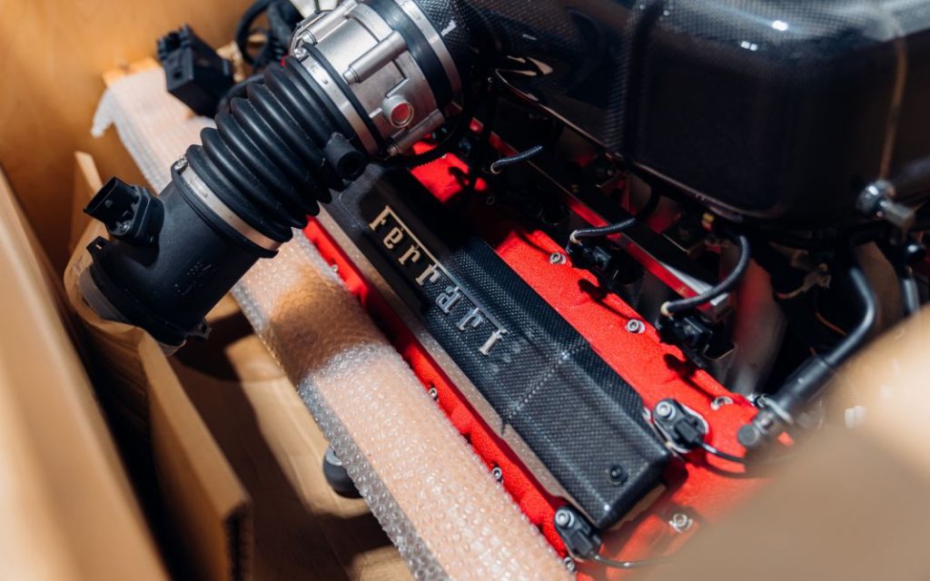 RM Sotheby's saca a subasta el motor de un Ferrari Enzo... en su caja 7 Motor16 2004 Ferrari Enzo motor subasta 6 Motor16