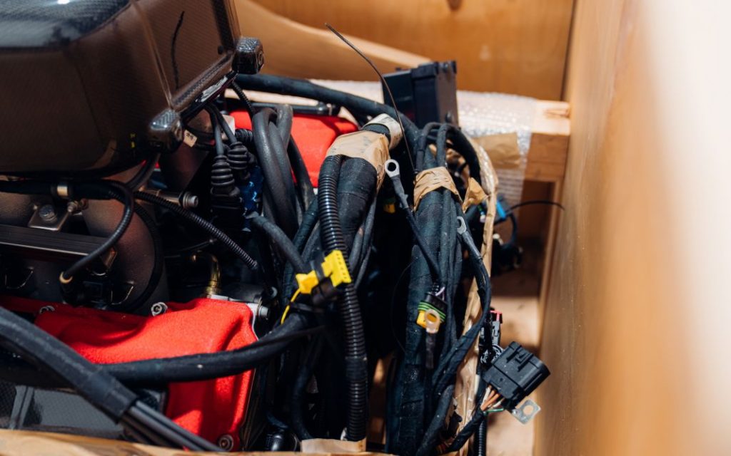 RM Sotheby's saca a subasta el motor de un Ferrari Enzo... en su caja 10 Motor16 2004 Ferrari Enzo motor subasta 9 Motor16