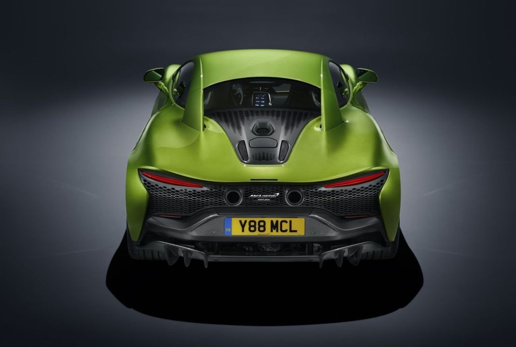 2022 McLaren Artura. Imagen estudio trasera.