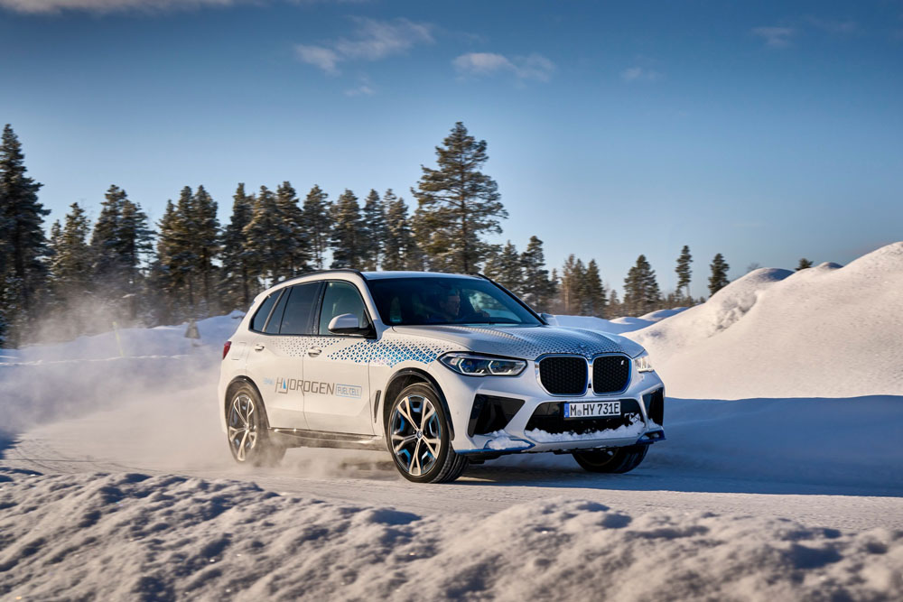 BMW iX5 Hydrogen: comienza a fabricarse en Munich 1 Motor16 2022 BMW iX5 Hydrogen. Imagen movimiento exterior.
