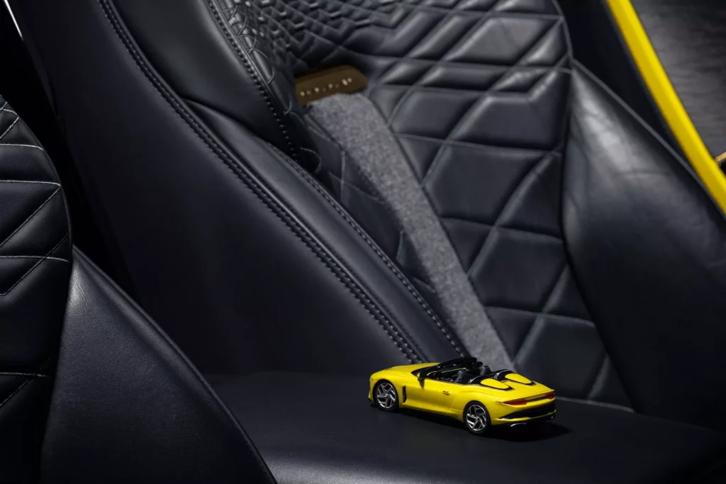 2022 Bentley coches escala 8 Motor16