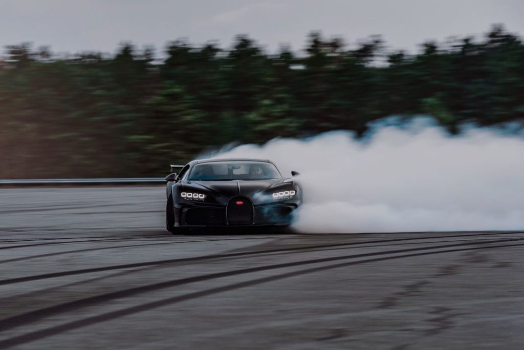 Bugatti Chiron Pur Sport: una máquina de quemar goma 5 Motor16 2022 Bugatti Chiron Pur Sport Drifting 5 Motor16