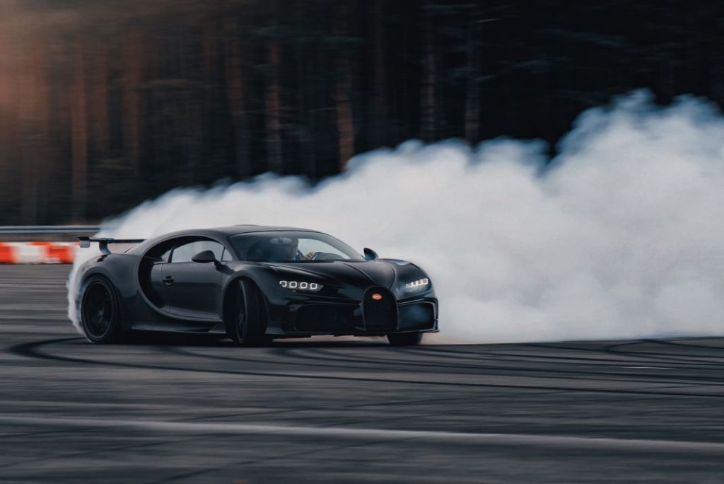 Bugatti Chiron Pur Sport: una máquina de quemar goma 6 Motor16 2022 Bugatti Chiron Pur Sport Drifting 6 Motor16