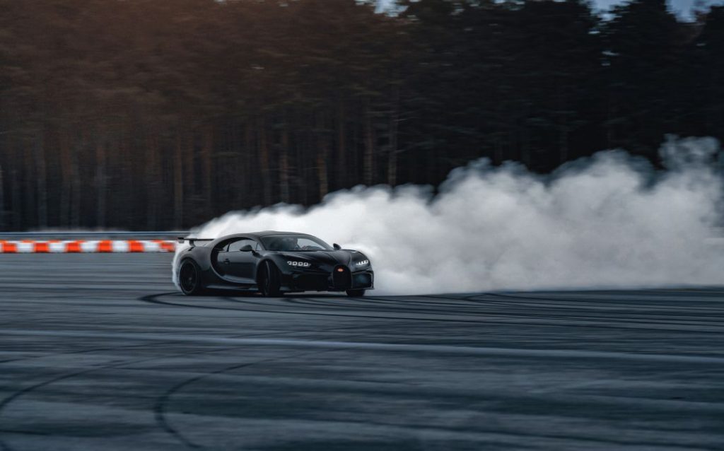 Bugatti Chiron Pur Sport: una máquina de quemar goma 7 Motor16 2022 Bugatti Chiron Pur Sport Drifting 7 Motor16