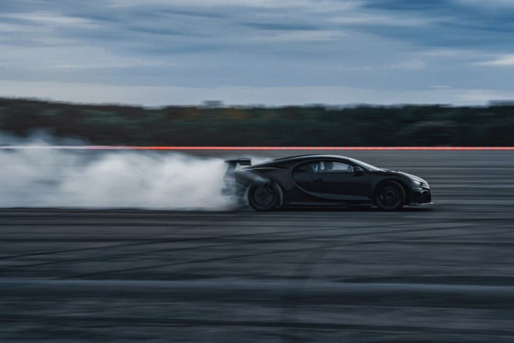 Bugatti Chiron Pur Sport: una máquina de quemar goma 8 Motor16 2022 Bugatti Chiron Pur Sport Drifting 8 Motor16