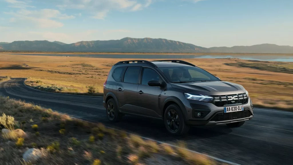 Dacia Jogger Hybrid 140. Imagen movimiento frontal.