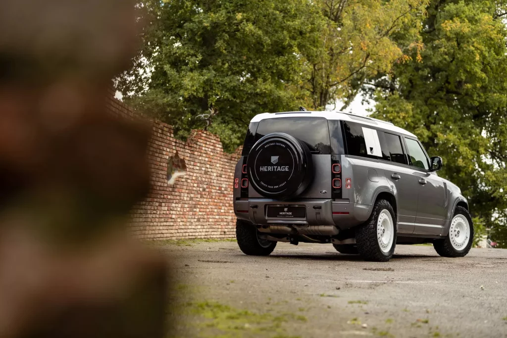 Aire retro para tu Land Rover Defender gracias a Heritage Customs y sus llantas 25 Motor16 2022 Land Rover Defender Heritage Customs llantas 23 Motor16