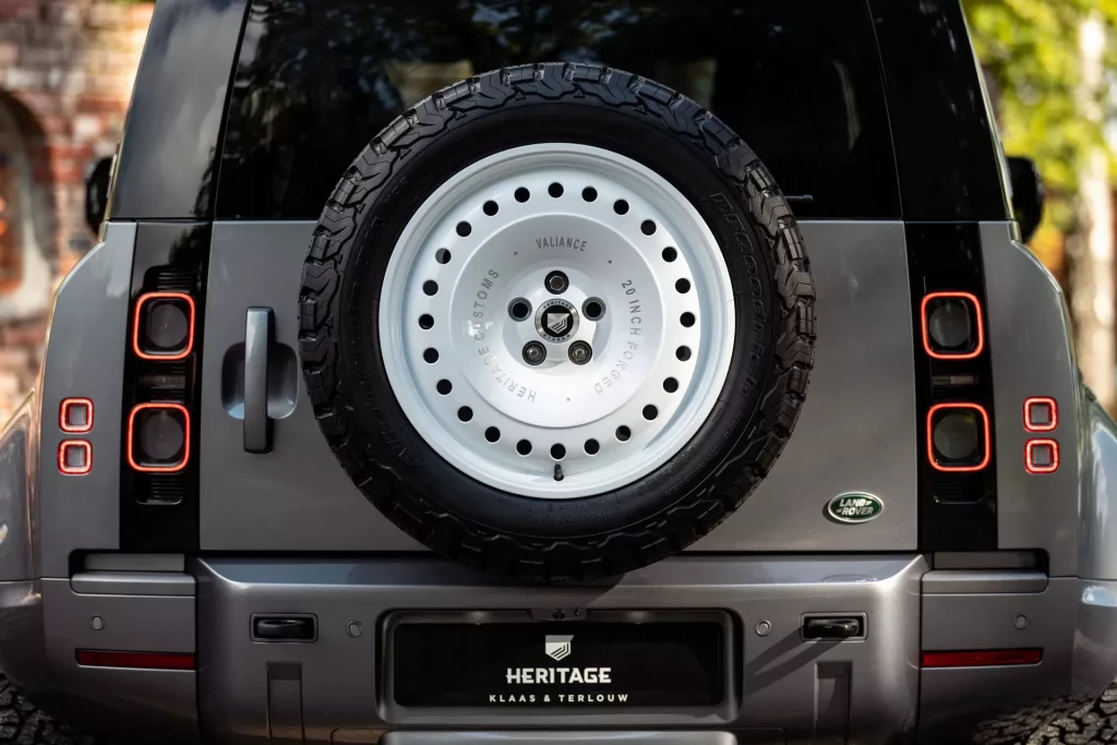 Aire retro para tu Land Rover Defender gracias a Heritage Customs y sus llantas 27 Motor16 2022 Land Rover Defender Heritage Customs llantas 25 Motor16