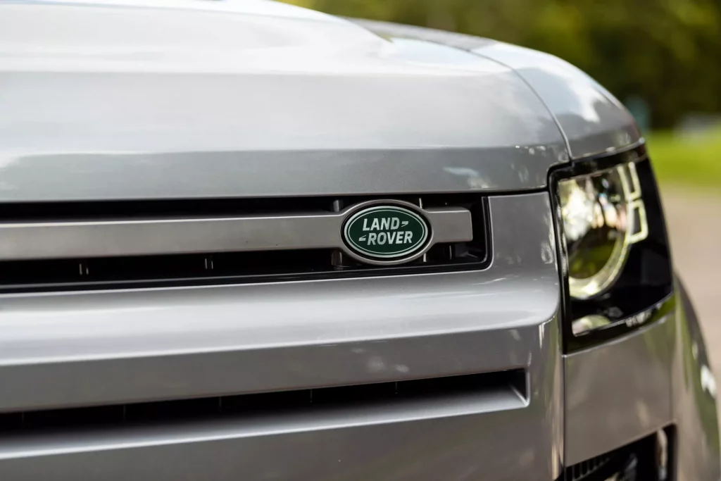 Aire retro para tu Land Rover Defender gracias a Heritage Customs y sus llantas 28 Motor16 2022 Land Rover Defender Heritage Customs llantas 26 Motor16