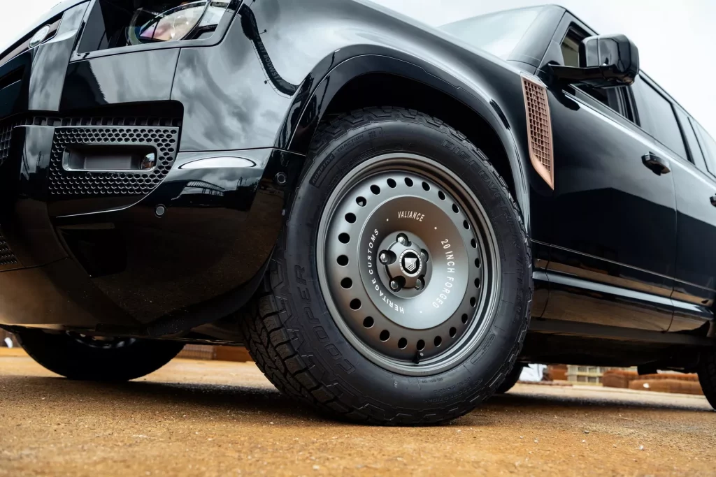 Aire retro para tu Land Rover Defender gracias a Heritage Customs y sus llantas 39 Motor16 2022 Land Rover Defender Heritage Customs llantas 37 Motor16