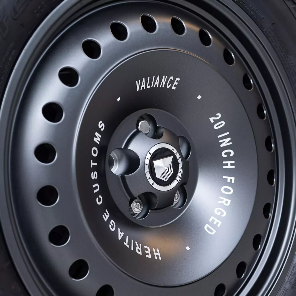 Aire retro para tu Land Rover Defender gracias a Heritage Customs y sus llantas 44 Motor16 2022 Land Rover Defender Heritage Customs llantas 42 Motor16