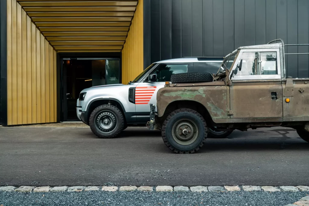 Aire retro para tu Land Rover Defender gracias a Heritage Customs y sus llantas 2 Motor16 Land Rover Defender Heritage Customs llantas. Imagen detalle.