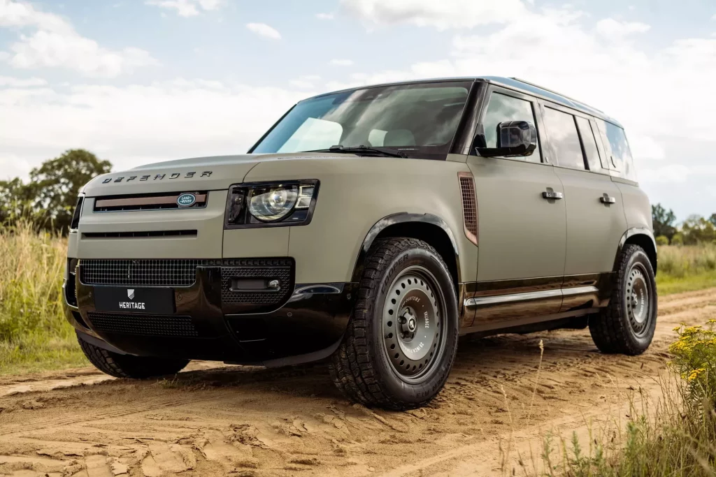 Aire retro para tu Land Rover Defender gracias a Heritage Customs y sus llantas 11 Motor16 2022 Land Rover Defender Heritage Customs llantas 9 Motor16