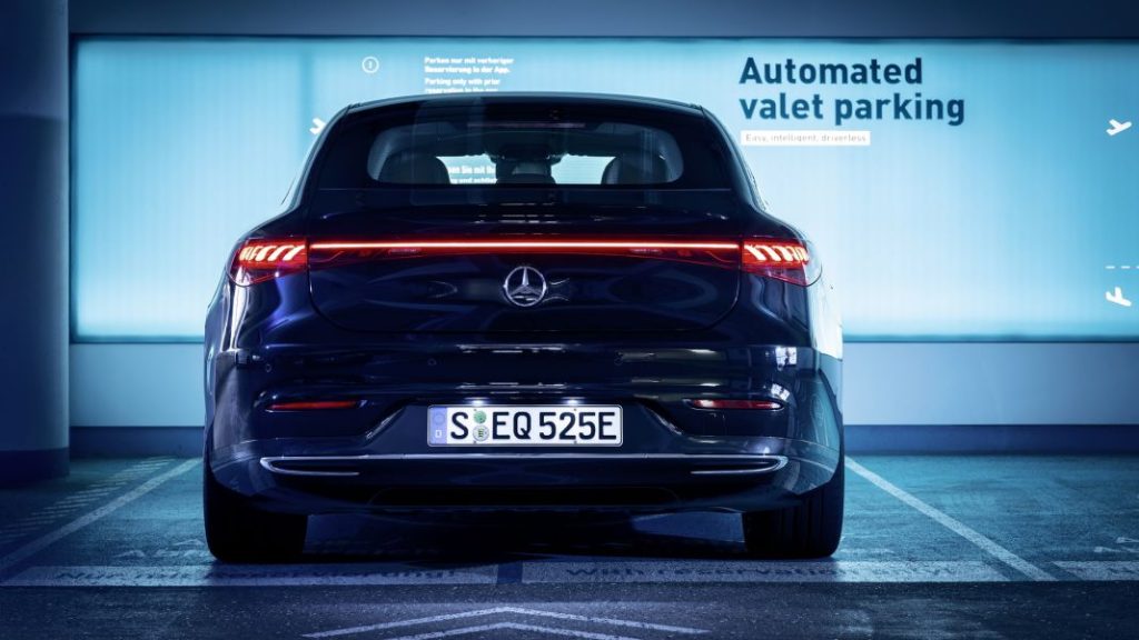 Mercedes-Benz EQS Parking automático Nivel 4. Imagen estática.