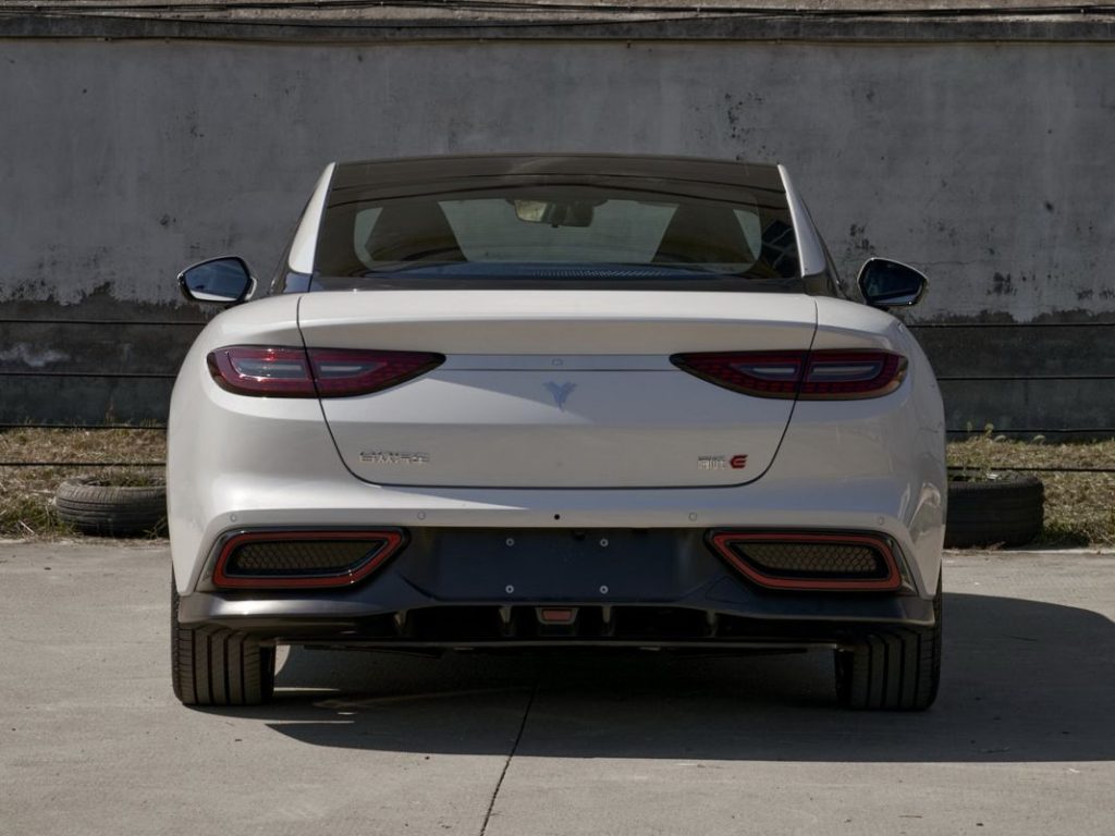 Nezha E. Imagen estática trasera.