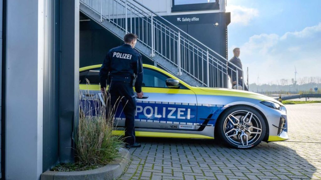 BMW i4 M50: tuneado por AC Schnitzer para la policía alemana 31 Motor16 2022 bmw i4 ac schnitzer tune it safe 13 Motor16