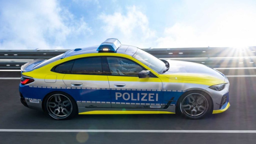 BMW i4 M50: tuneado por AC Schnitzer para la policía alemana 2 Motor16 BMW i4 M50 Policía alemana. Imagen movimiento barrido.