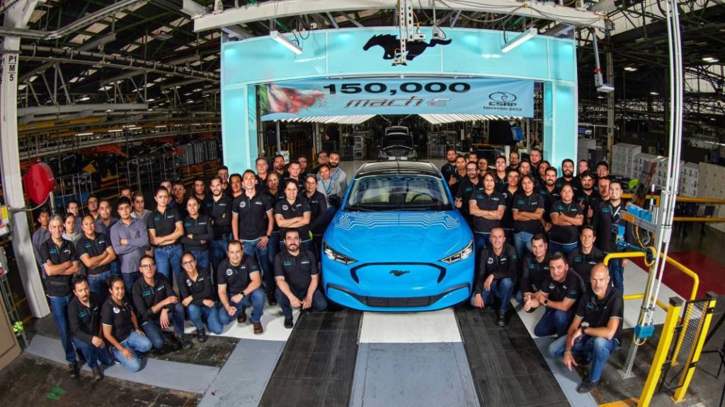 Ford Mustang Mach-E y Tesla Model Y entran en una guerra de precios 3 Motor16 2022 ford 150000 mustang mach e 2 1 Motor16