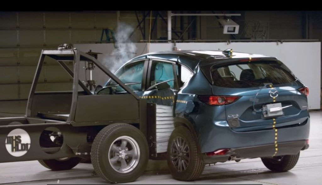 Estos 13 SUV suspenden en seguridad para sus ocupantes 2 Motor16 Prueba IIHS SUV. Mazda CX-5.