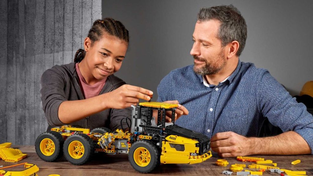 Lego Technic se anima con las cargas pesadas y con este Volvo 6x6 12 Motor16 2022 lego technic 6x6 volvo hauler 10 Motor16