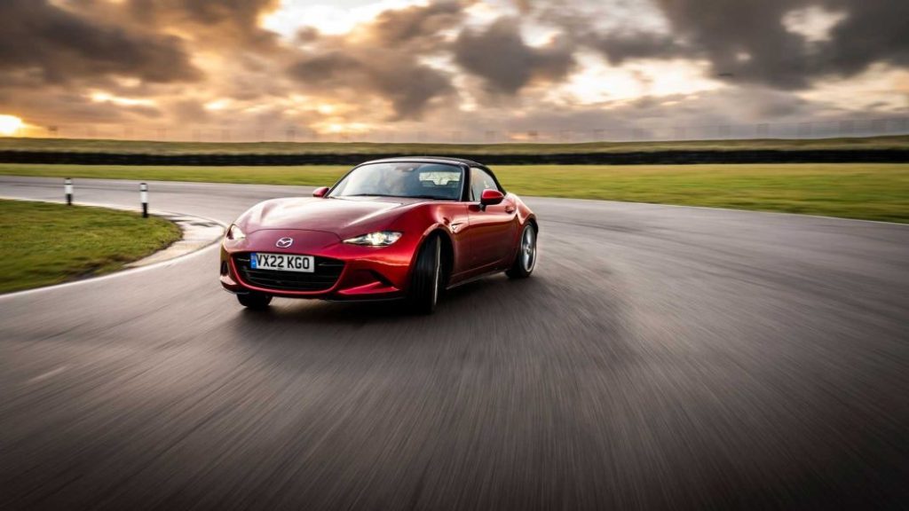2022 mazda mx 5 sustain 21 Motor16