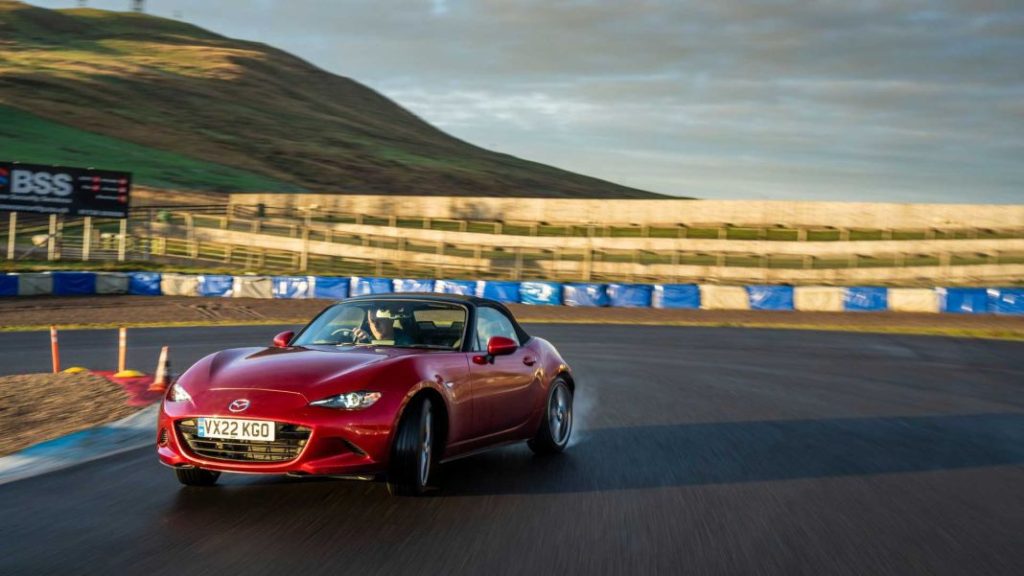 2022 mazda mx 5 sustain 29 Motor16