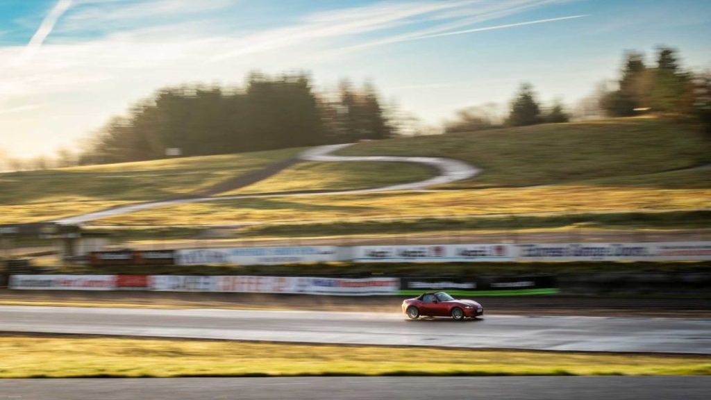 2022 mazda mx 5 sustain 31 Motor16