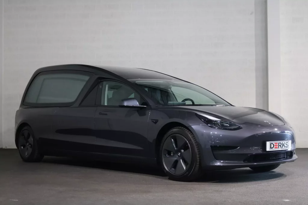El Tesla Model 3 se prepara para ir de entierro 4 Motor16 2022 tesla model 3 funebre 1 1 Motor16